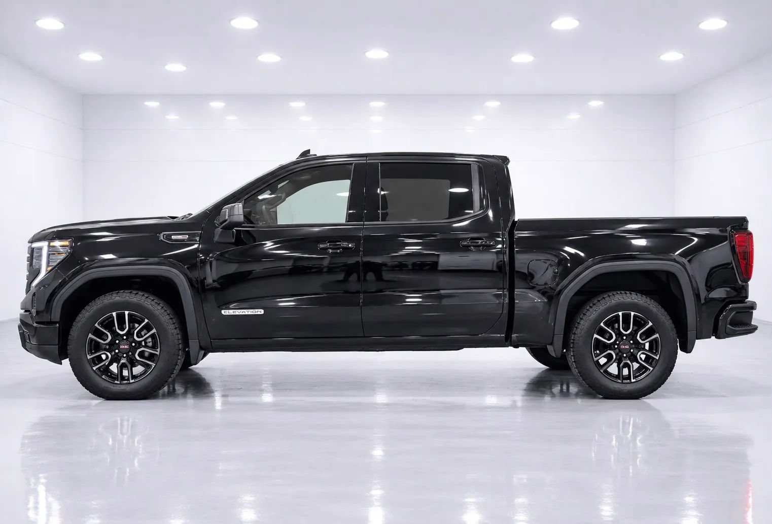 Used 2025 GMC Sierra 1500 Elevation AWD/4WD image 2