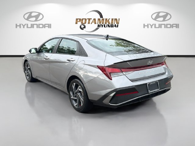 Certified 2025 Hyundai Elantra Sport FWD image 8