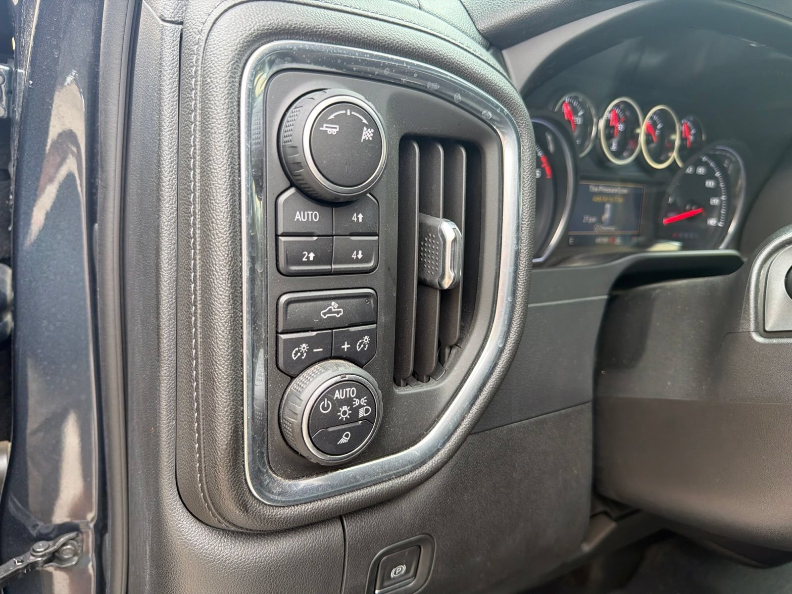 Used 2019 Chevrolet Silverado 1500 LT w/ All-Star Edition AWD/4WD image 15