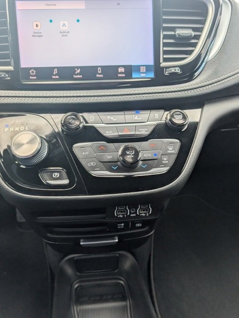 Used 2022 Chrysler Pacifica Touring image 38