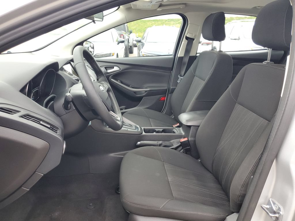 Used 2018 Ford Focus SEL w/ Cold Weather Package FWD image 8