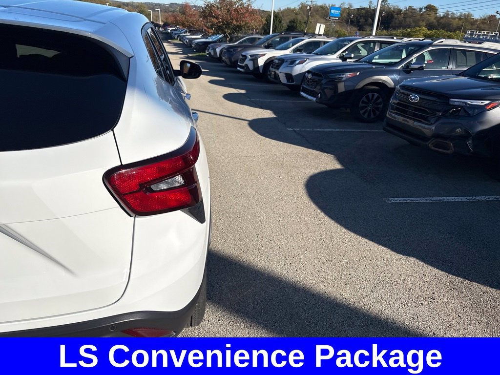 Used 2024 Chevrolet Trax LS w/ LS Convenience Package FWD image 5