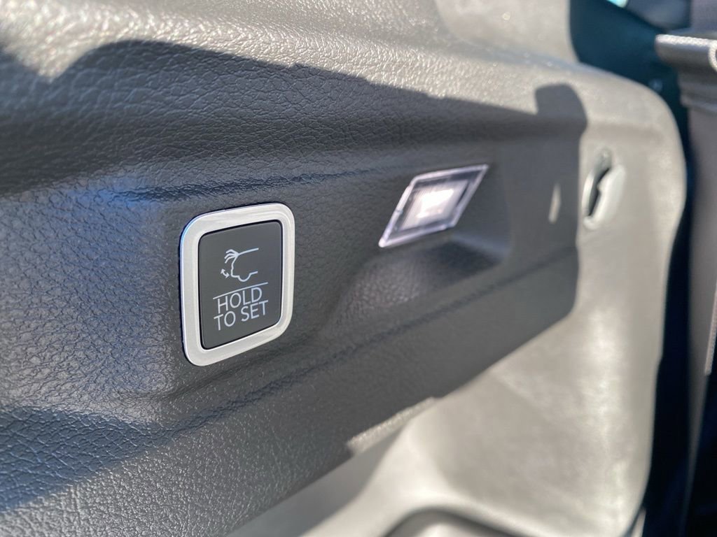 New 2025 Jeep Grand Cherokee L Limited w/ Luxury Tech Group II image 39