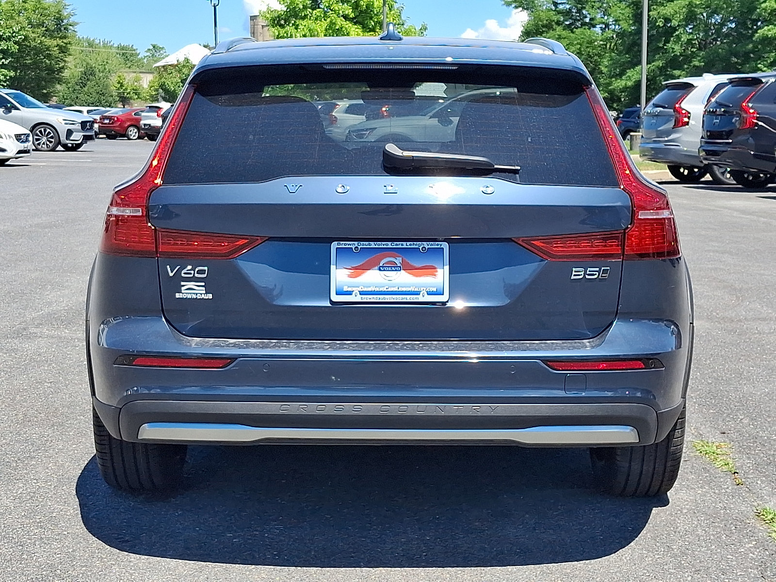 Used 2025 Volvo V60 B5 Cross Country Plus AWD/4WD image 5