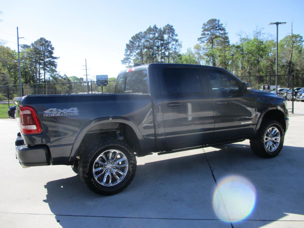 Used 2019 RAM 1500 Laramie w/ Sport Appearance Package AWD/4WD image 7
