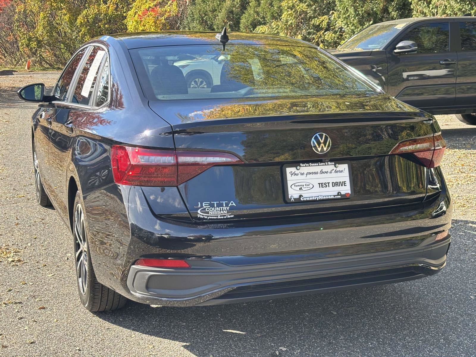 Used 2023 Volkswagen Jetta Sport image 7