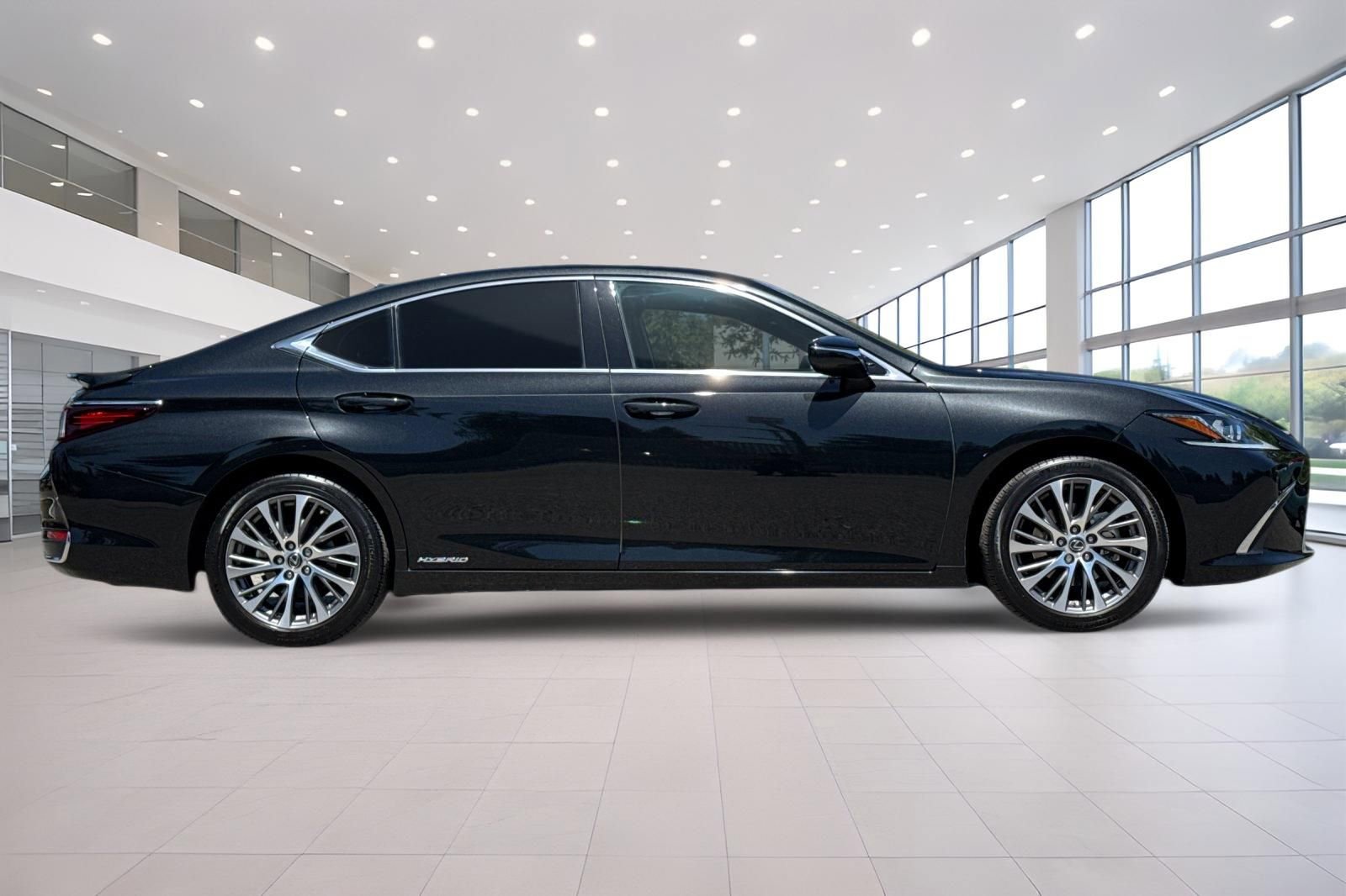 Used 2021 Lexus ES 300h w/ Premium Package FWD image 3