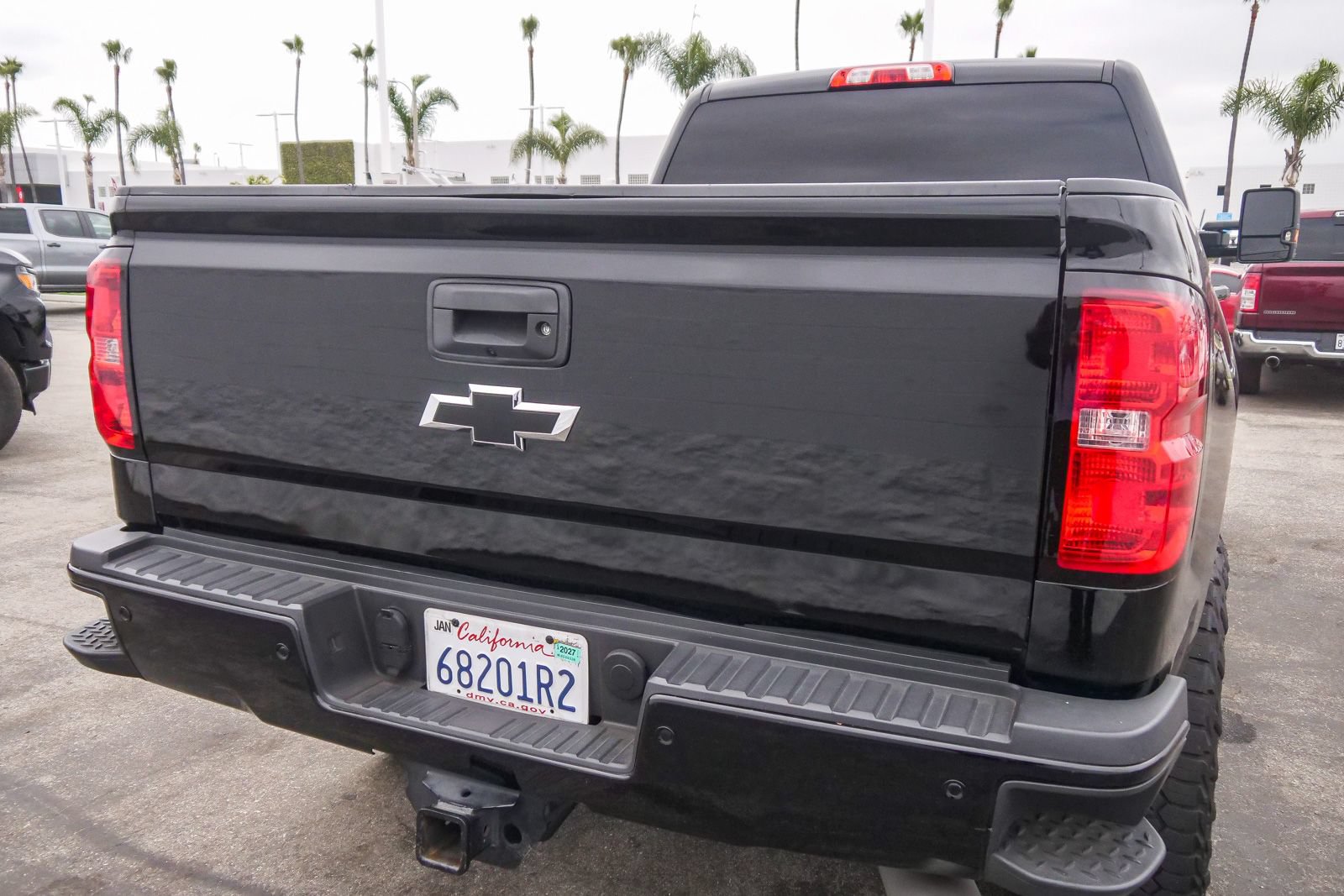 Used 2019 Chevrolet Silverado 2500 LT w/ Midnight Edition AWD/4WD image 8