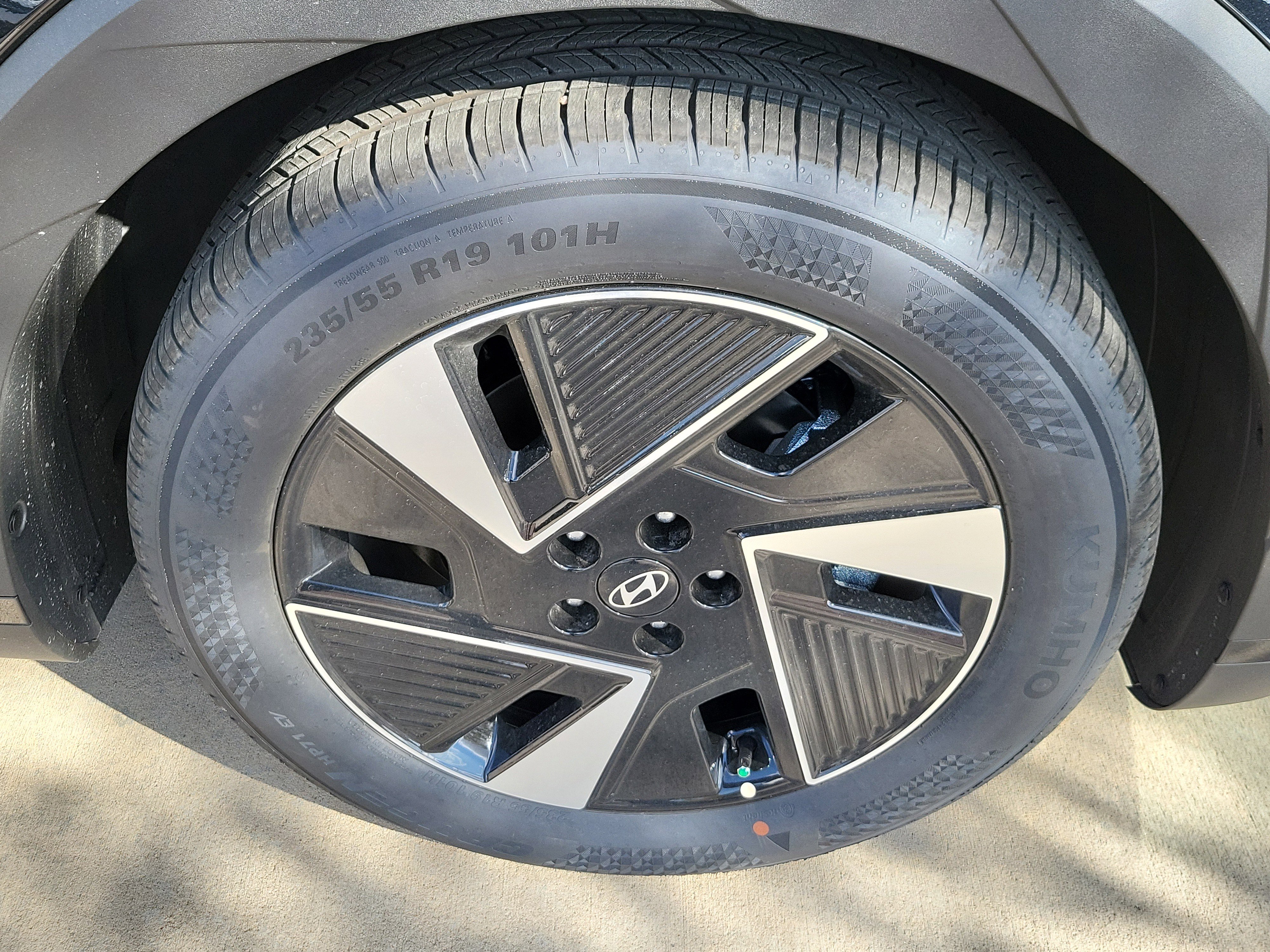 New 2025 Hyundai Ioniq 5 SE image 13