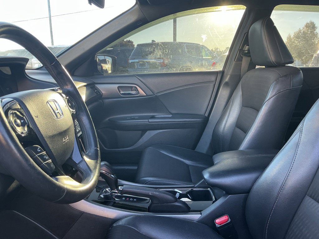 Used 2016 Honda Accord Sport image 11