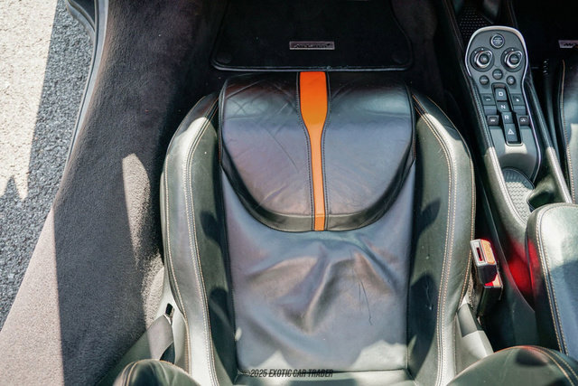 Used 2019 McLaren 570S Spider image 38