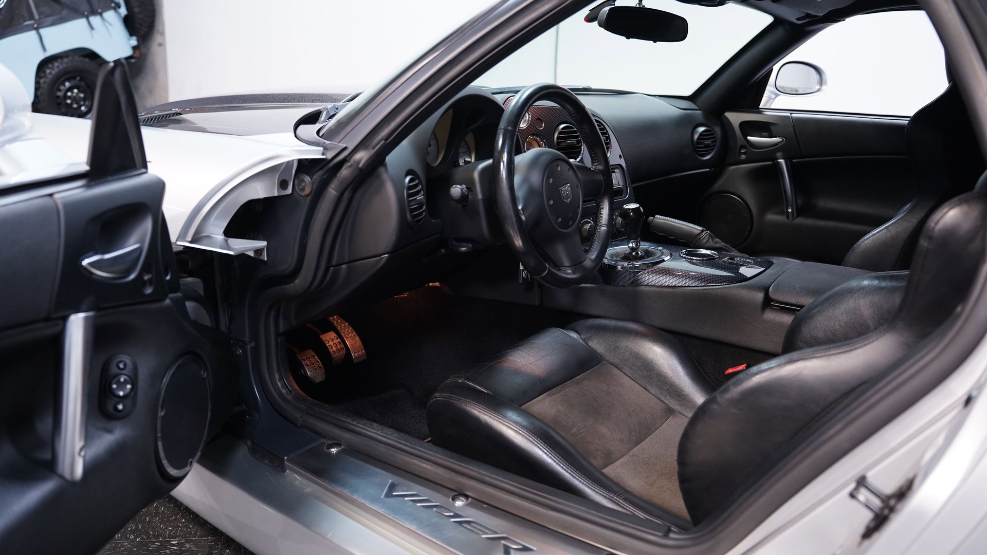 Used 2005 Dodge Viper SRT-10 image 4