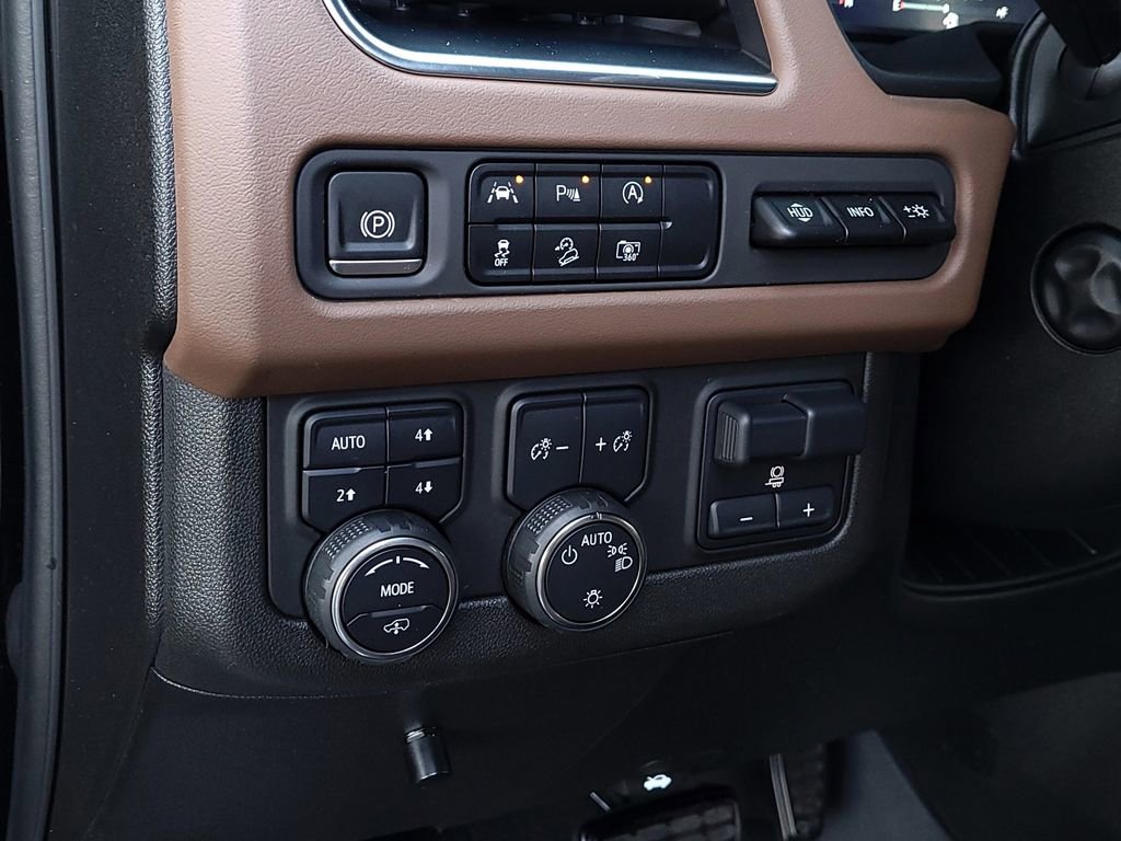 Used 2023 Chevrolet Suburban High Country image 20