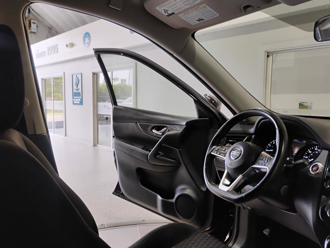 Used 2019 Nissan Rogue SV FWD image 37