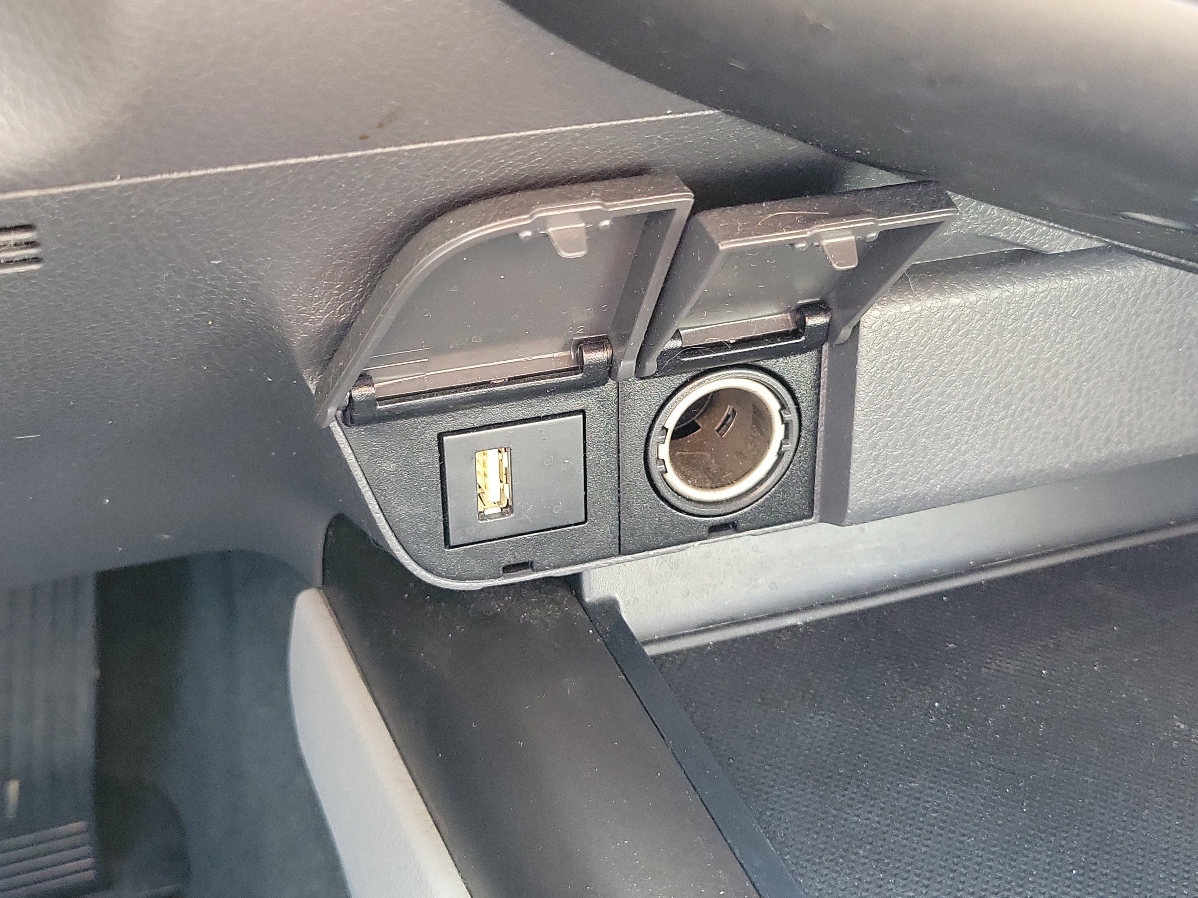 Used 2022 Toyota Camry LE image 33