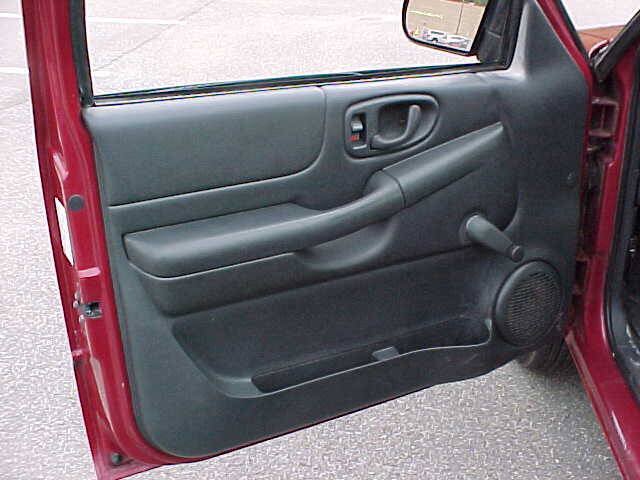 Used 2002 Chevrolet S10 Pickup 2WD Regular Cab image 13