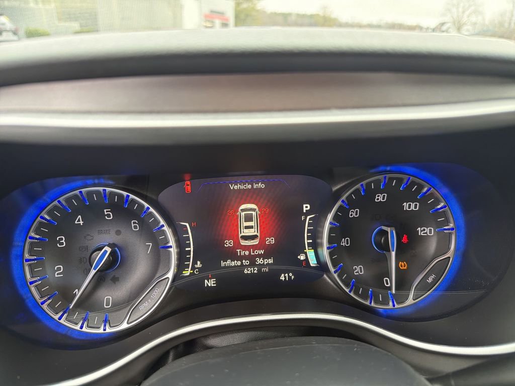 Used 2025 Chrysler Voyager LX FWD image 21