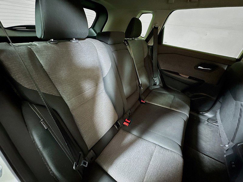 Used 2023 Nissan Rogue SV image 24