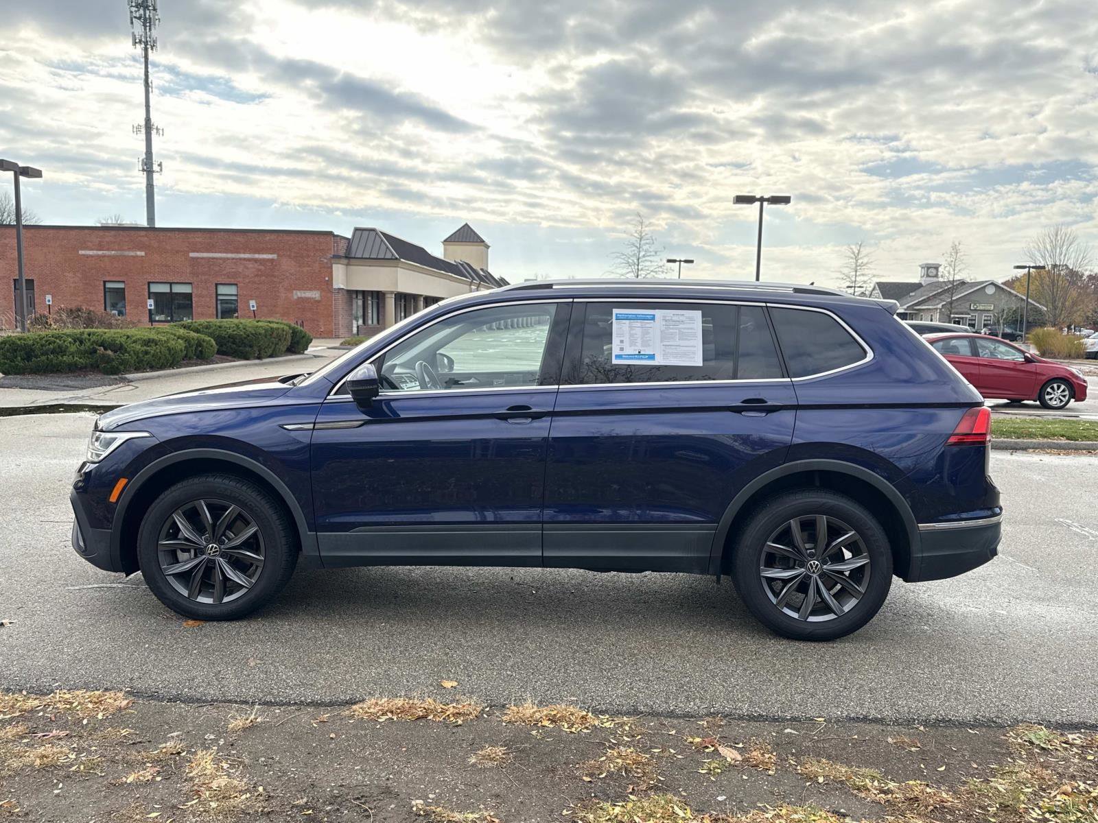 Certified 2022 Volkswagen Tiguan SE image 8