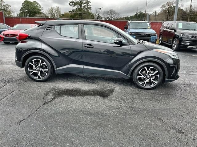 Used 2022 Toyota C-HR XLE image 18