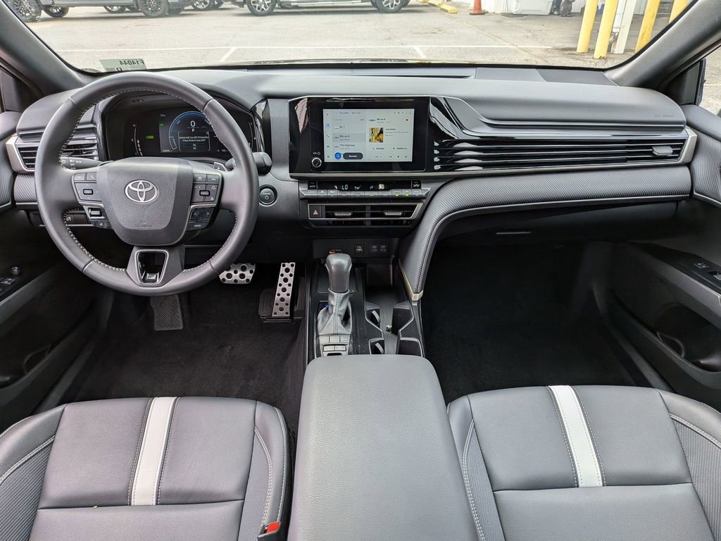 Used 2025 Toyota Camry SE image 28