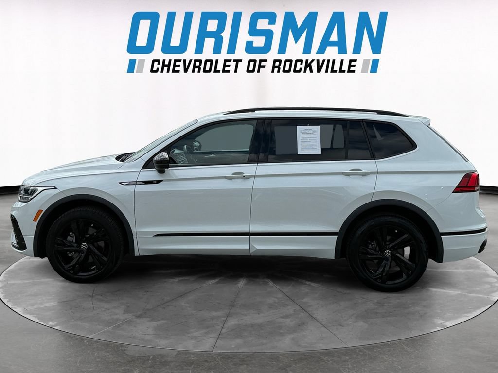 Used 2024 Volkswagen Tiguan SE R-Line AWD/4WD image 3