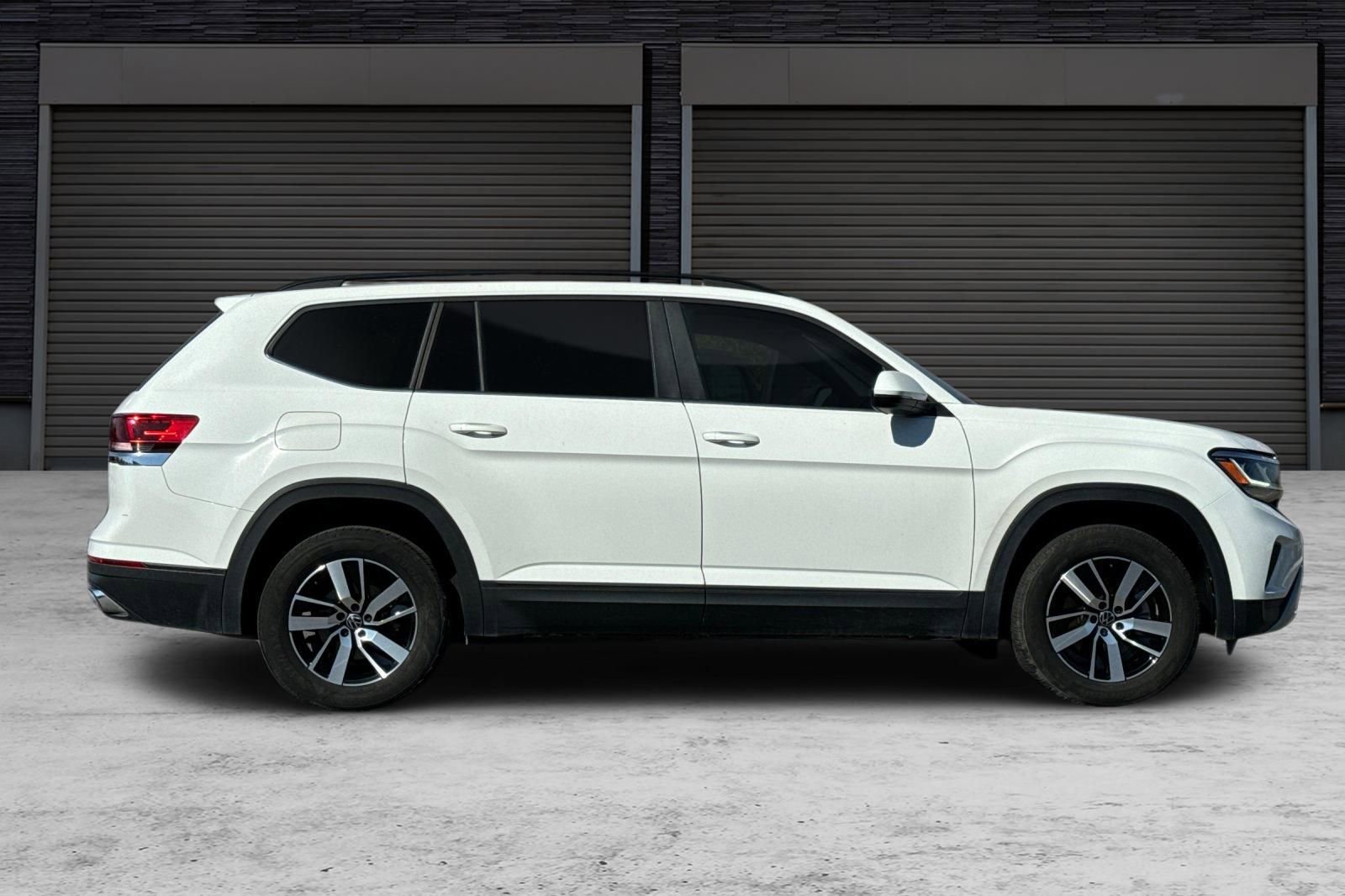 Used 2023 Volkswagen Atlas SE image 3