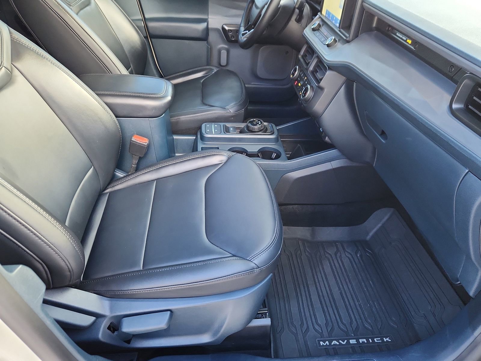 Used 2024 Ford Maverick Lariat w/ Black Appearance Package image 15