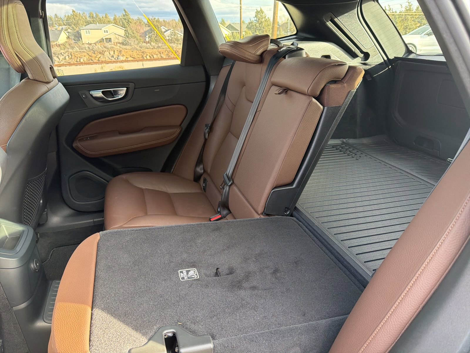 Certified 2025 Volvo XC60 T8 Plus w/ Protection Package Premier image 99