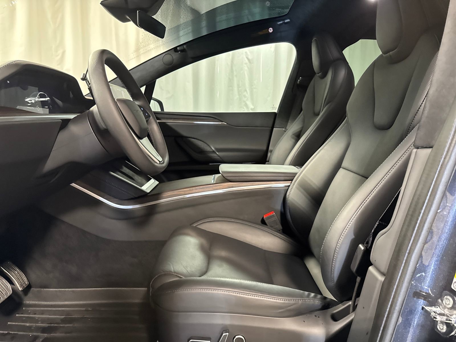 Used 2024 Tesla Model X image 3