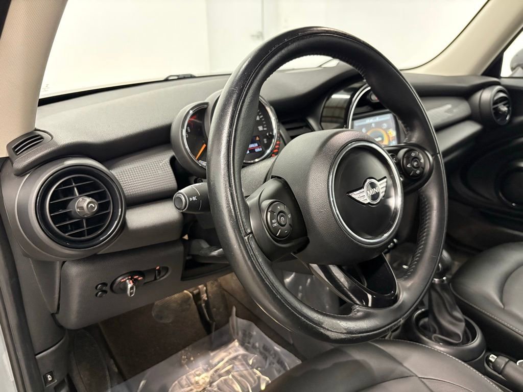 Used 2017 MINI Cooper 2-Door Hardtop image 16