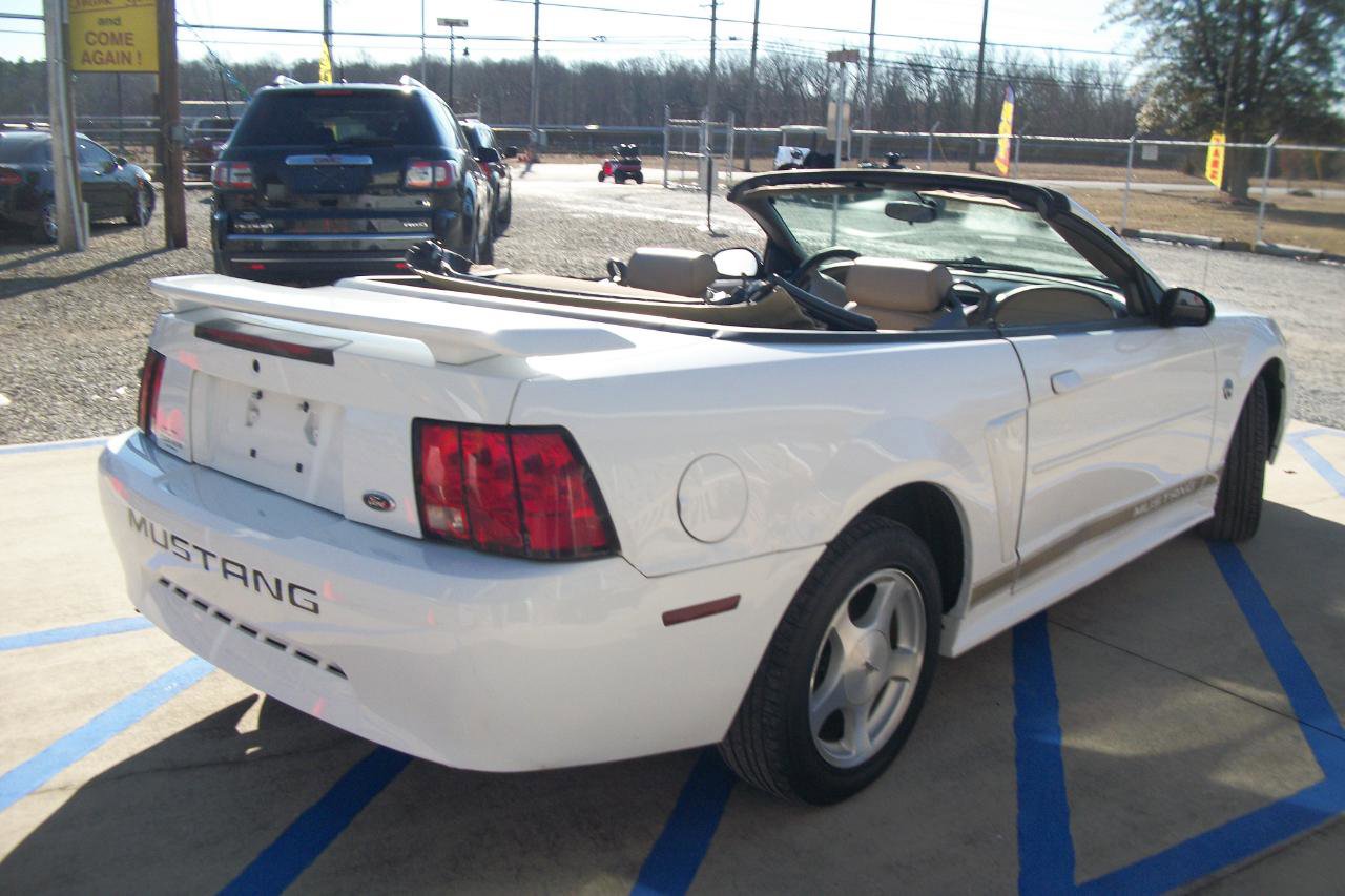 Used 2004 Ford Mustang Deluxe Convertible image 19