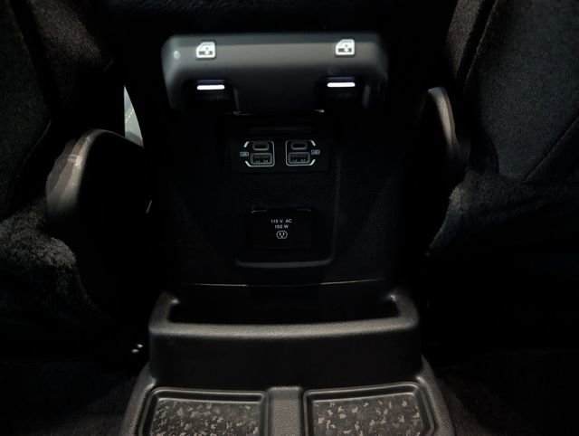 Used 2025 Jeep Wrangler Unlimited Sahara AWD/4WD image 10