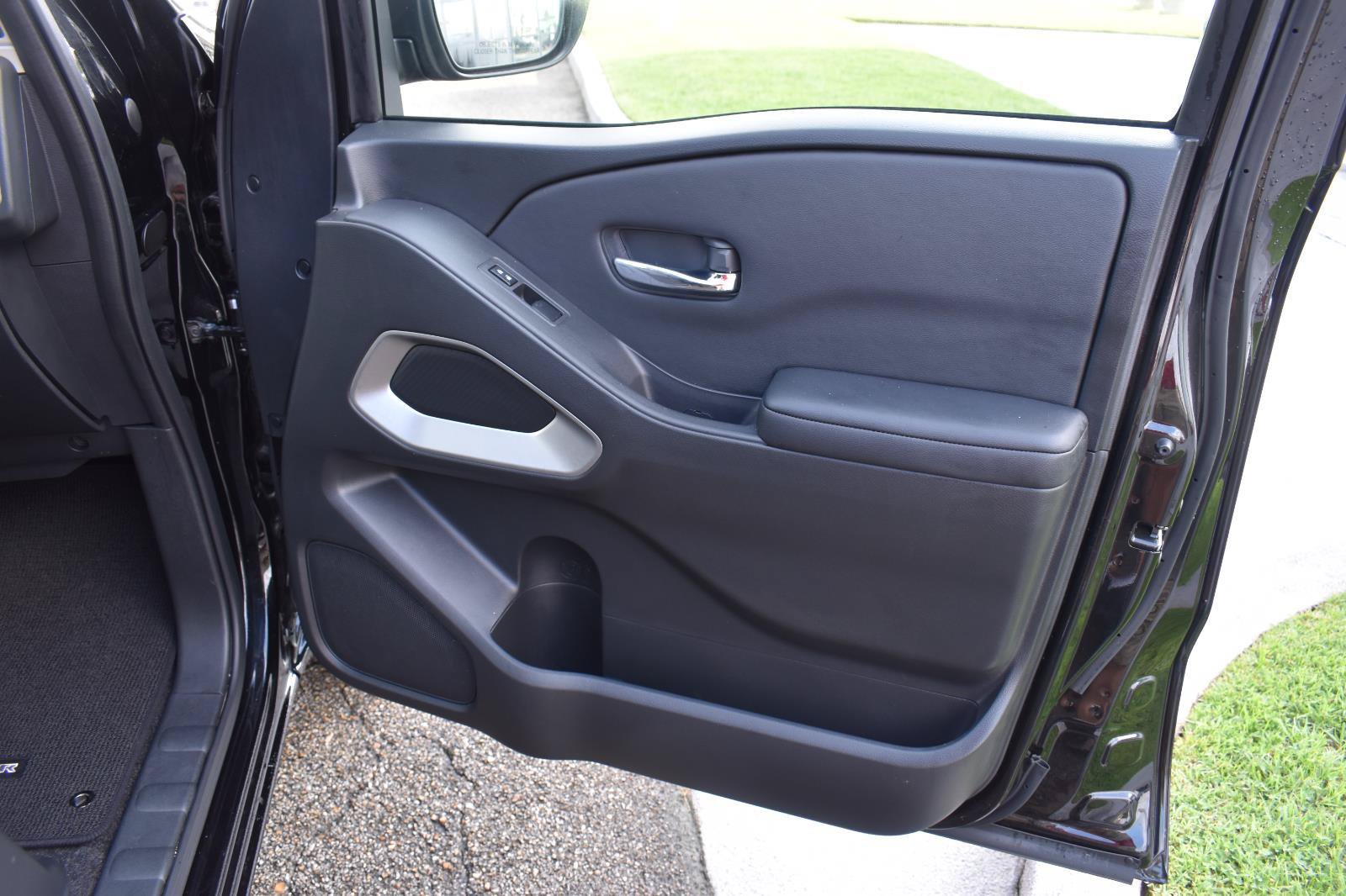 Certified 2025 Nissan Frontier SV RWD image 49