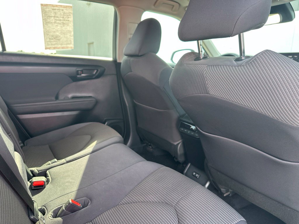 Used 2021 Toyota Highlander LE AWD/4WD image 26