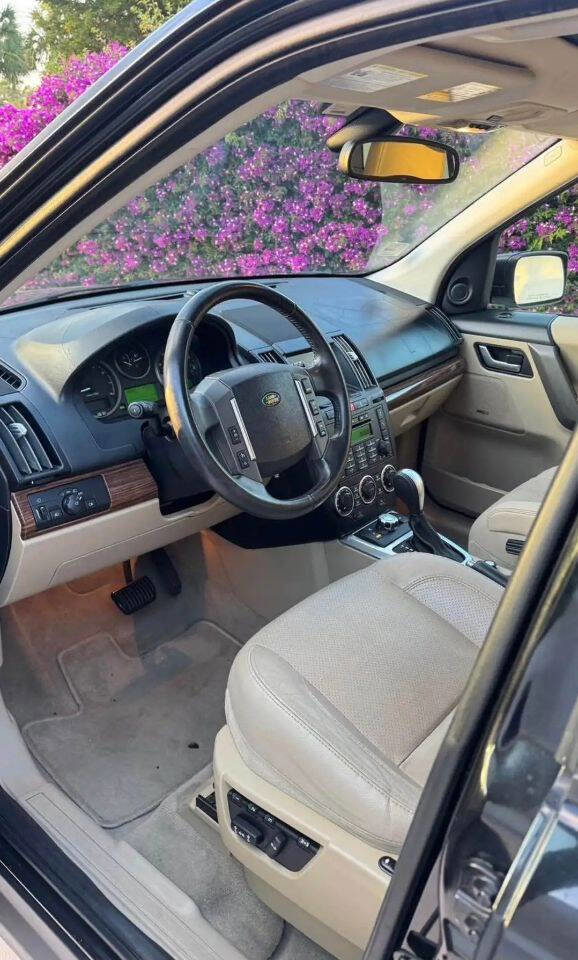 Used 2010 Land Rover LR2 HSE image 6