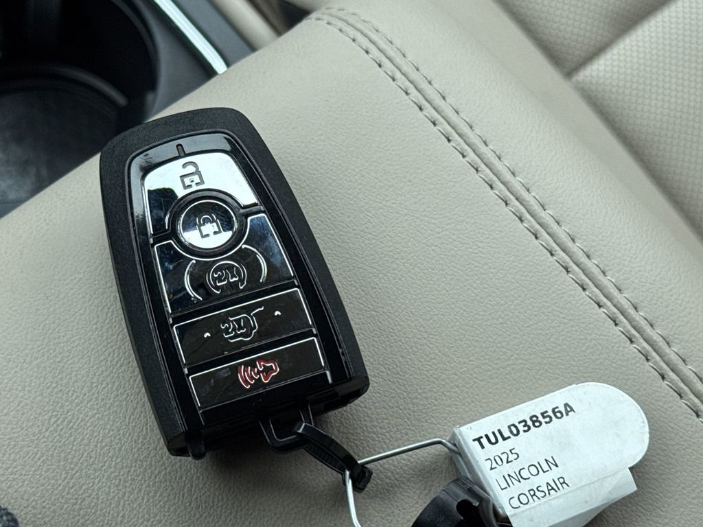 Used 2025 Lincoln Corsair FWD w/ Equipment Group 101A image 15