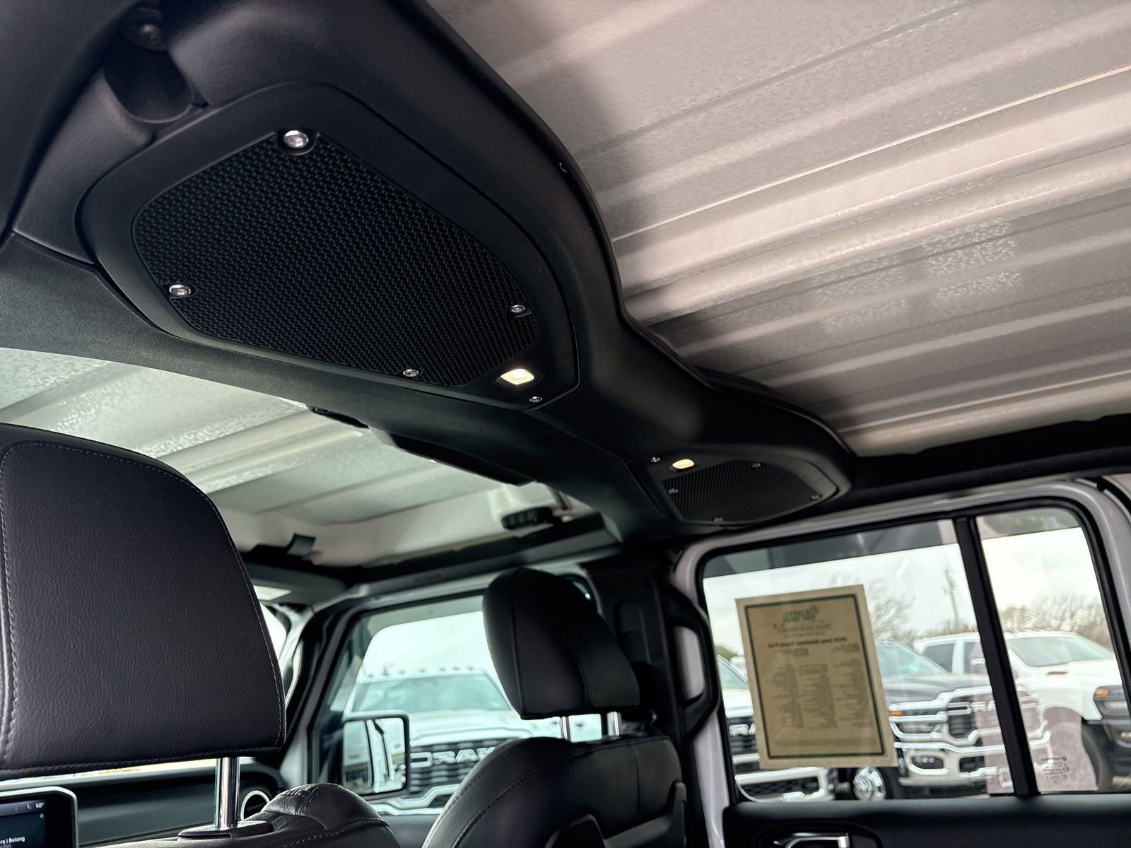 Used 2025 Jeep Gladiator Sport image 14