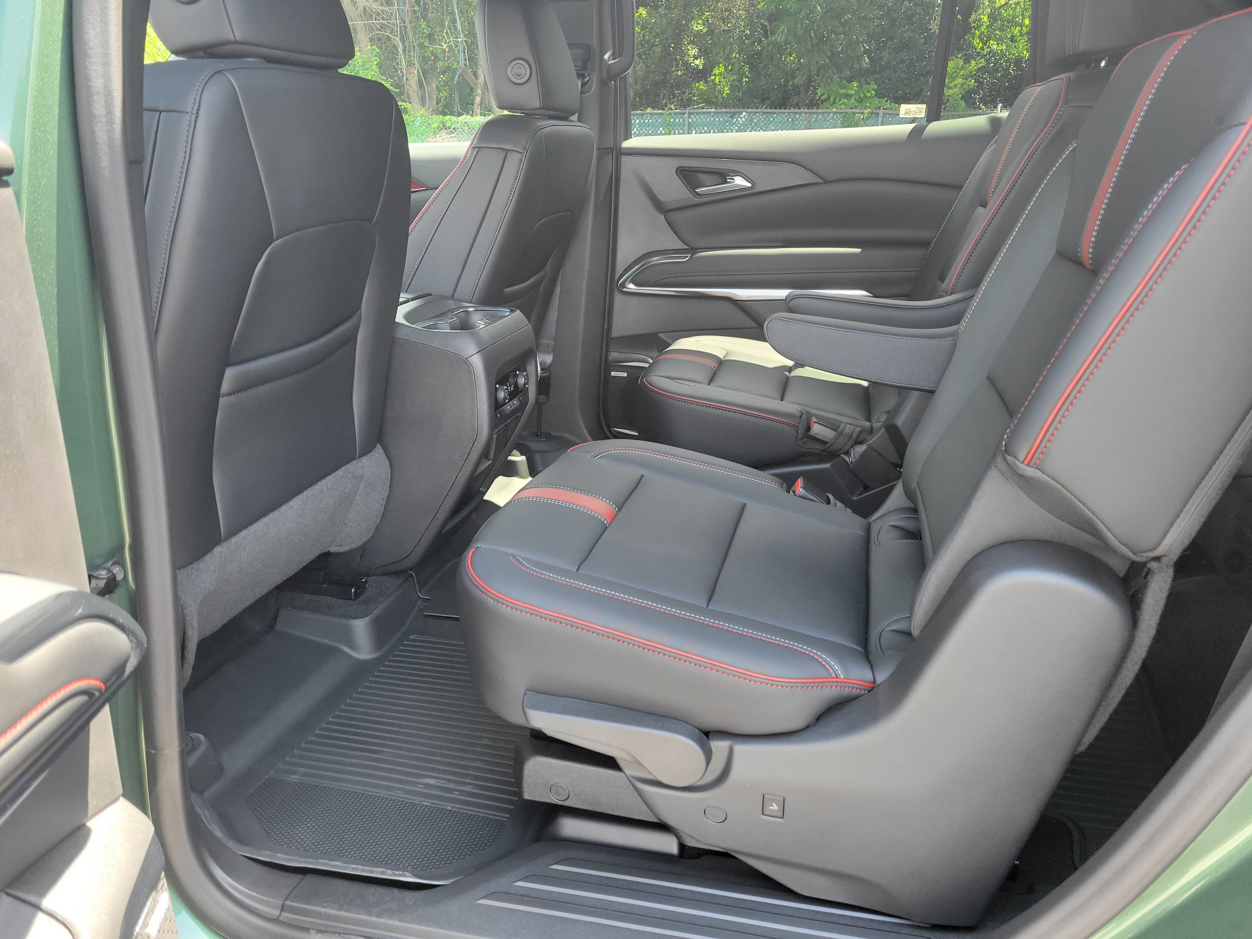 New 2027 Chevrolet Traverse RS w/ LPO, Floor Liner Package FWD image 34
