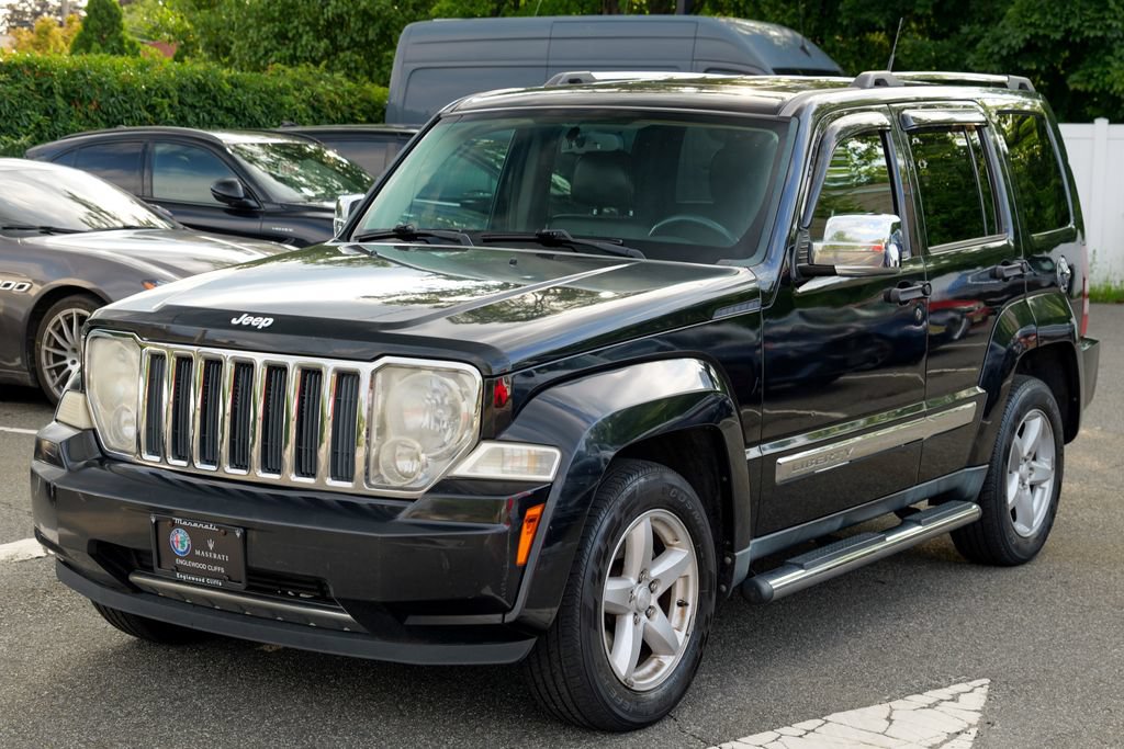 Used 2011 Jeep Liberty Limited w/ Chrome Accents Group AWD/4WD image 3
