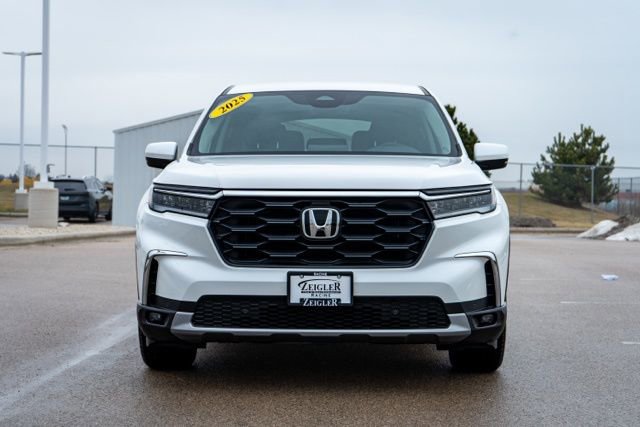 Used 2025 Honda Pilot EX-L image 2