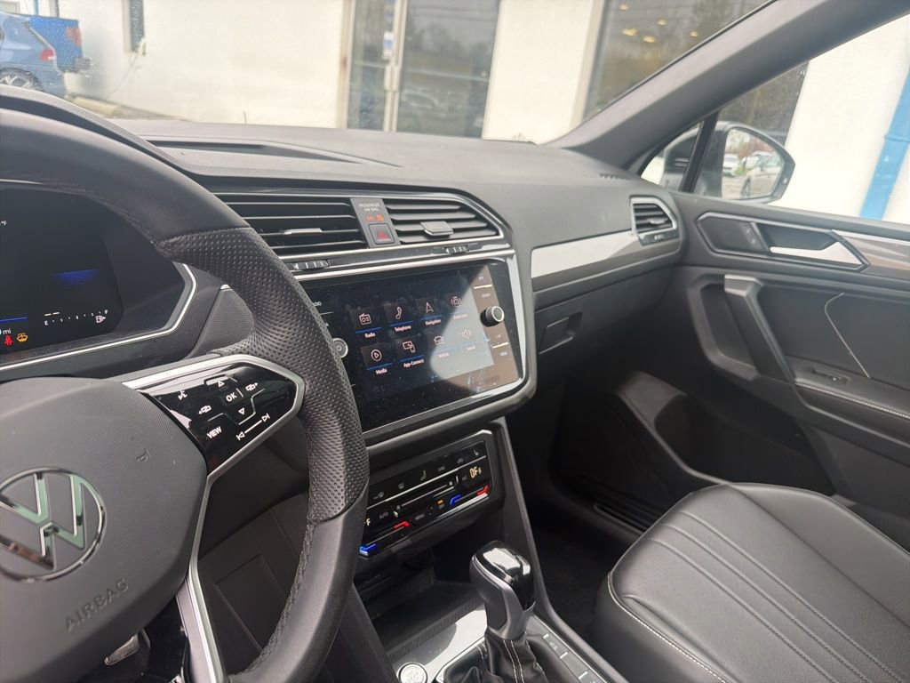 Used 2024 Volkswagen Tiguan SE R-Line image 17