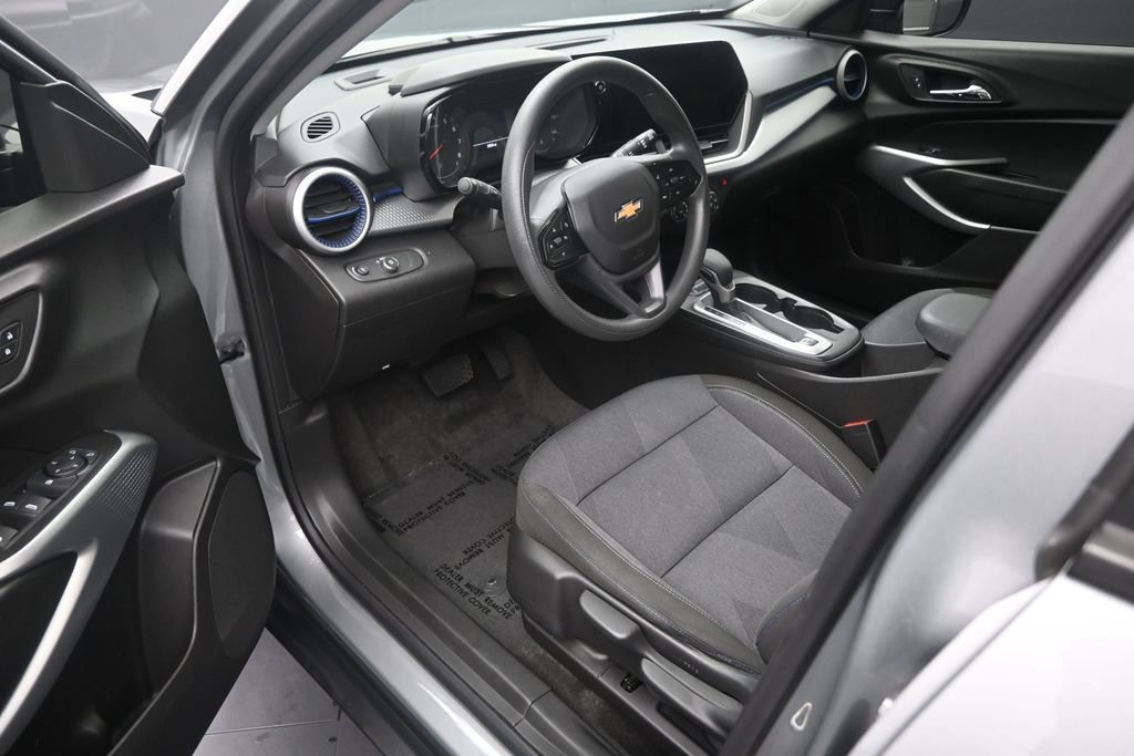 Used 2024 Chevrolet Trax LS FWD image 11