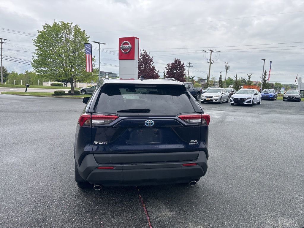 Used 2021 Toyota RAV4 XLE w/ Convenience Package AWD/4WD image 5