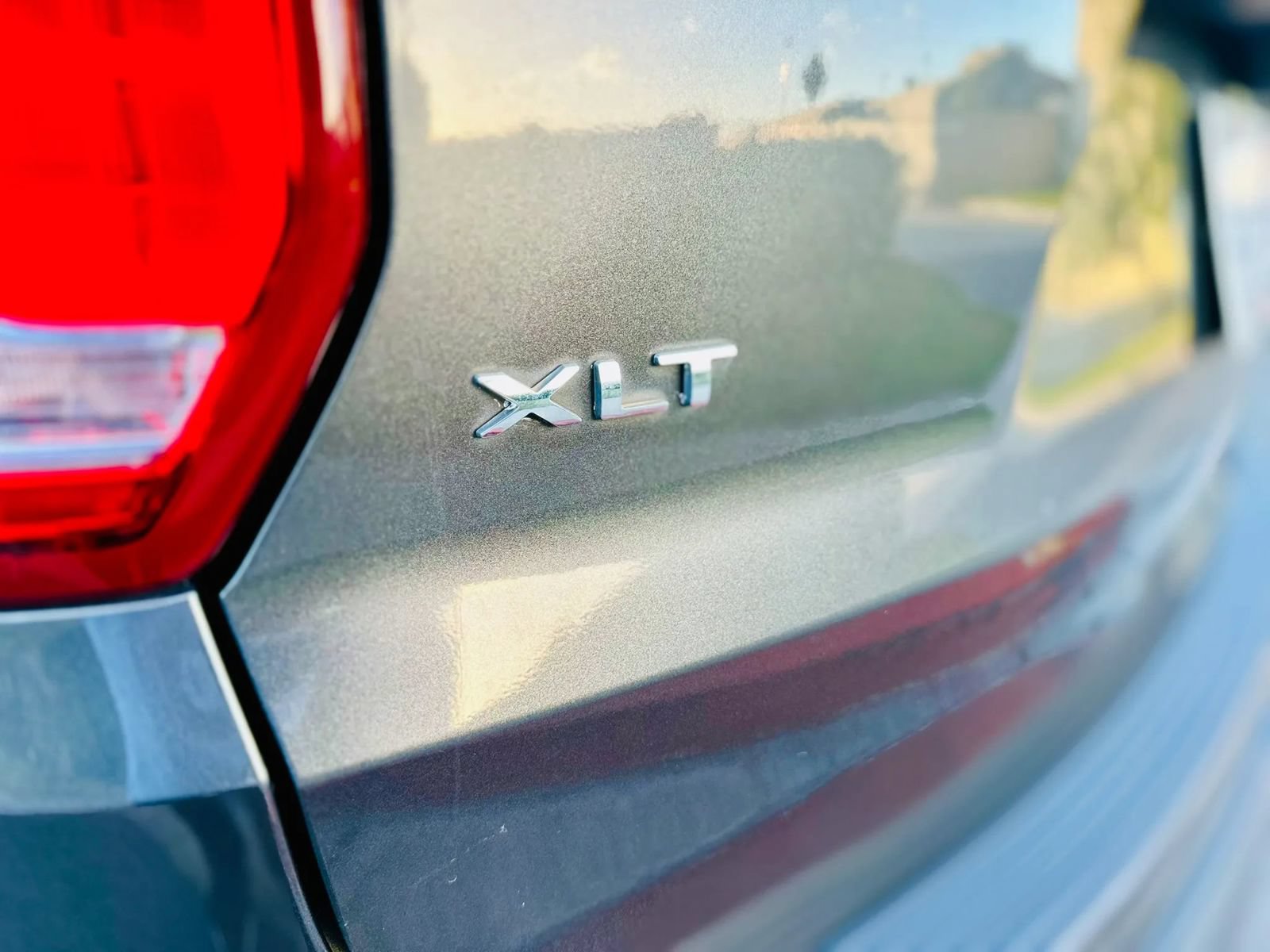 Used 2018 Ford Explorer XLT FWD image 19