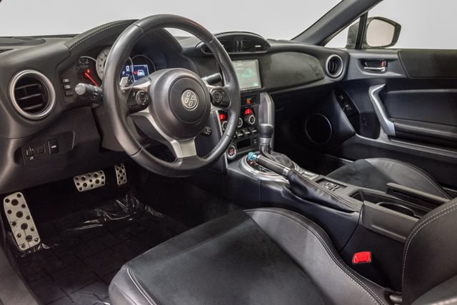 Used 2018 Toyota 86 RWD image 7
