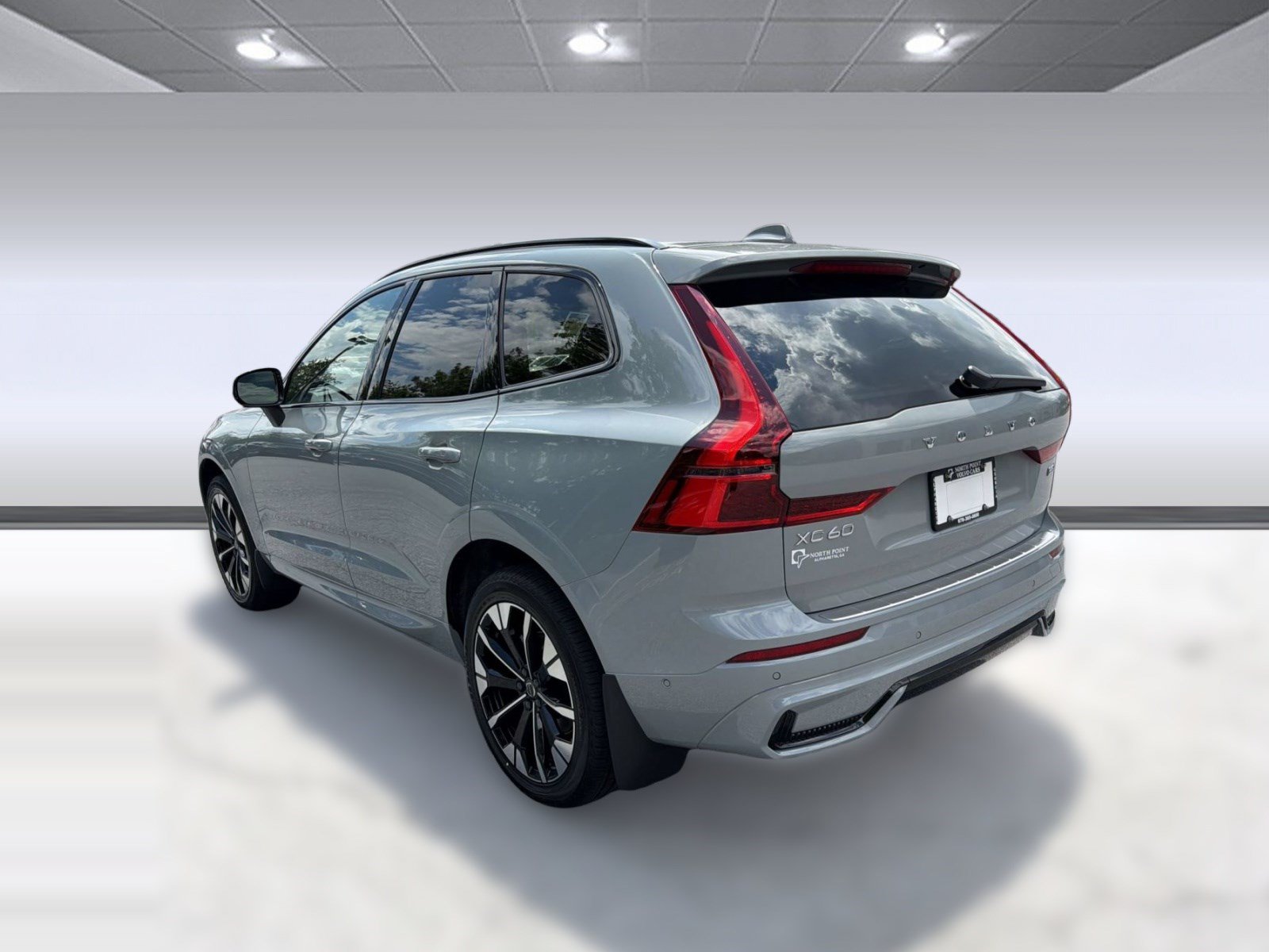 New 2026 Volvo XC60 B5 Plus w/ Climate Package AWD/4WD image 3