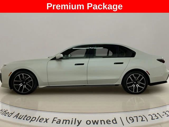 Used 2025 BMW 740i xDrive AWD/4WD image 2
