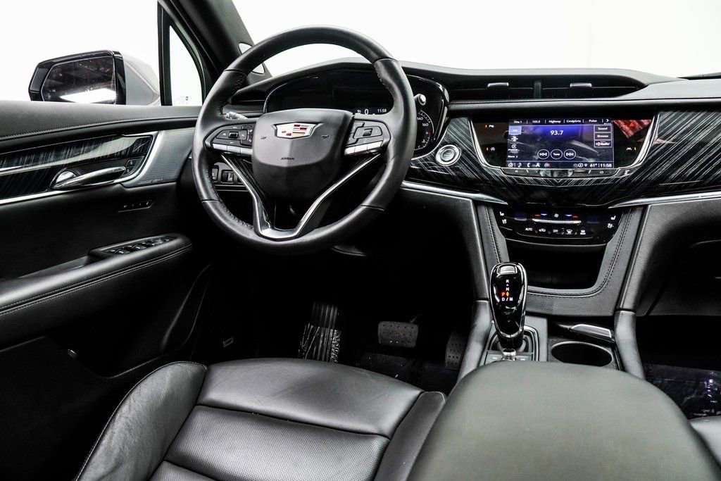 Used 2025 Cadillac XT6 Premium Luxury image 19