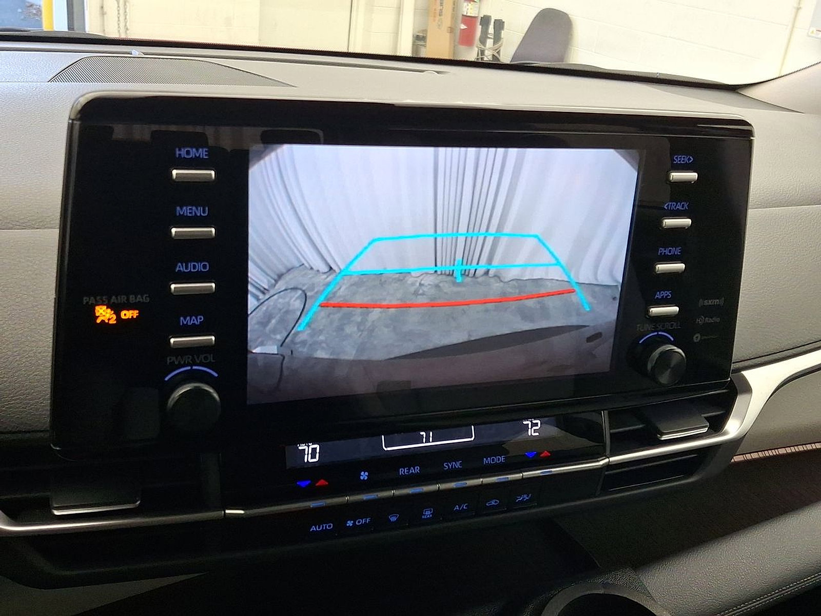 Used 2024 Toyota Sienna LE FWD image 15